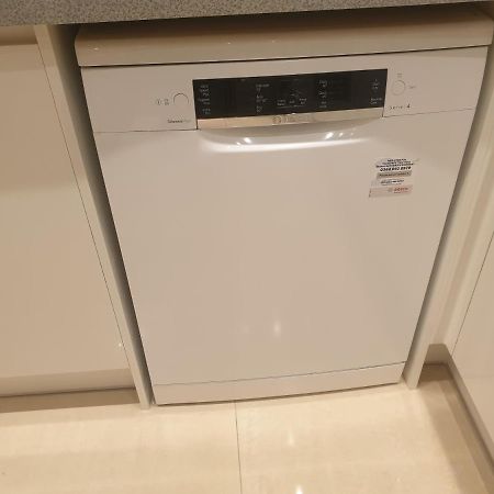 London Luxury 3 Bedroom 2 Bathrooms Flat 1 Min To Redbridge Station Free Parking & Wifi Wanstead Esterno foto