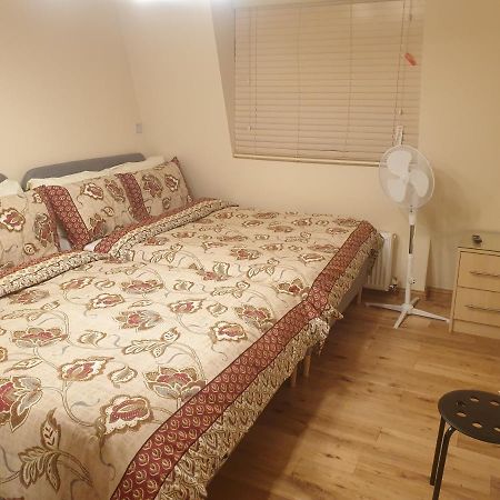 London Luxury 3 Bedroom 2 Bathrooms Flat 1 Min To Redbridge Station Free Parking & Wifi Wanstead Esterno foto