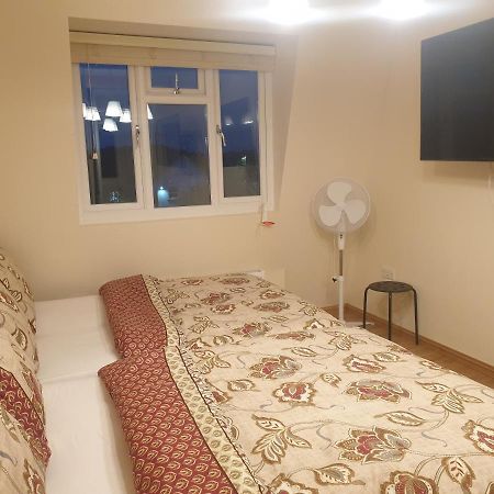 London Luxury 3 Bedroom 2 Bathrooms Flat 1 Min To Redbridge Station Free Parking & Wifi Wanstead Esterno foto