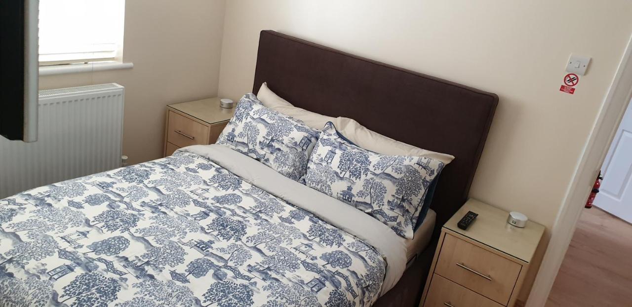 London Luxury 3 Bedroom 2 Bathrooms Flat 1 Min To Redbridge Station Free Parking & Wifi Wanstead Esterno foto