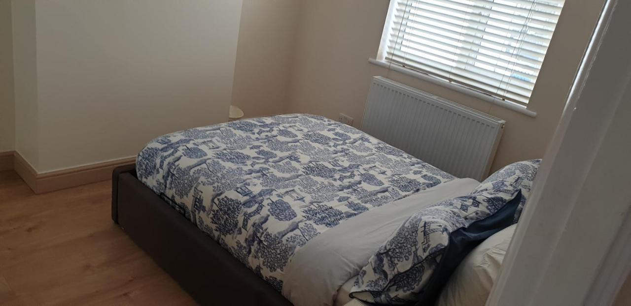 London Luxury 3 Bedroom 2 Bathrooms Flat 1 Min To Redbridge Station Free Parking & Wifi Wanstead Esterno foto