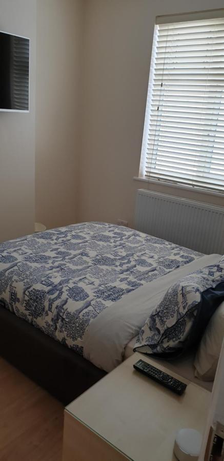 London Luxury 3 Bedroom 2 Bathrooms Flat 1 Min To Redbridge Station Free Parking & Wifi Wanstead Esterno foto