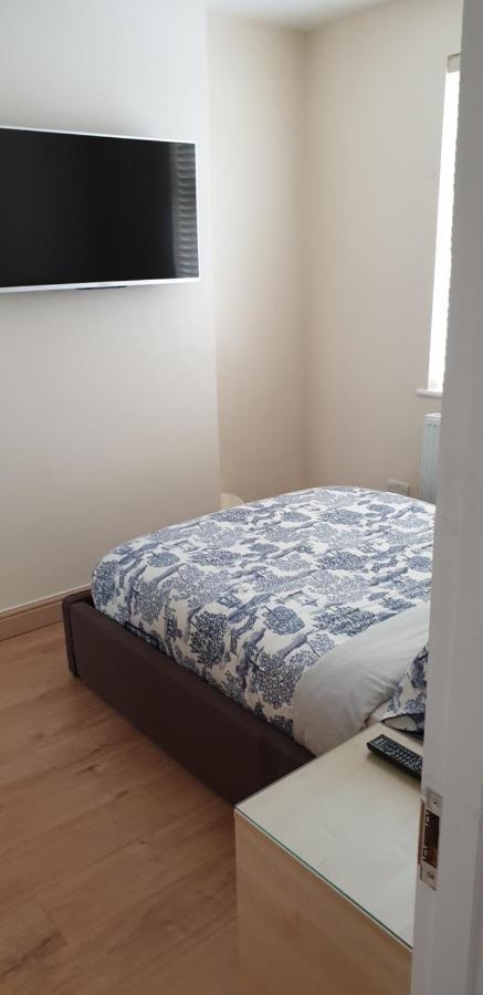 London Luxury 3 Bedroom 2 Bathrooms Flat 1 Min To Redbridge Station Free Parking & Wifi Wanstead Esterno foto