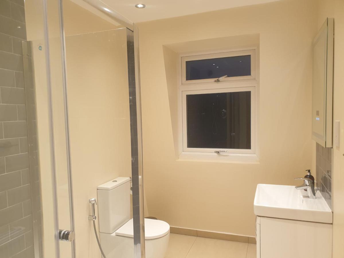 London Luxury 3 Bedroom 2 Bathrooms Flat 1 Min To Redbridge Station Free Parking & Wifi Wanstead Esterno foto