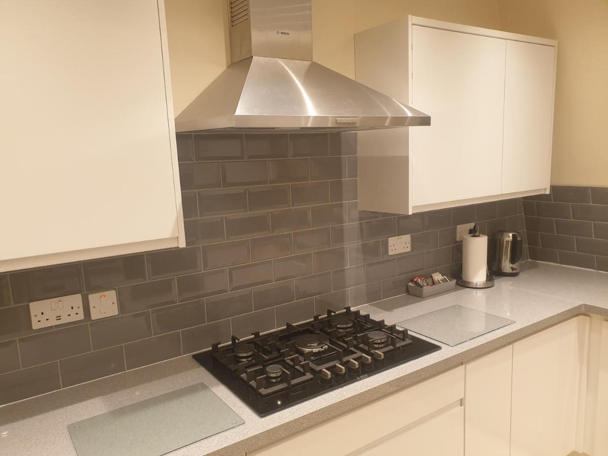 London Luxury 3 Bedroom 2 Bathrooms Flat 1 Min To Redbridge Station Free Parking & Wifi Wanstead Esterno foto
