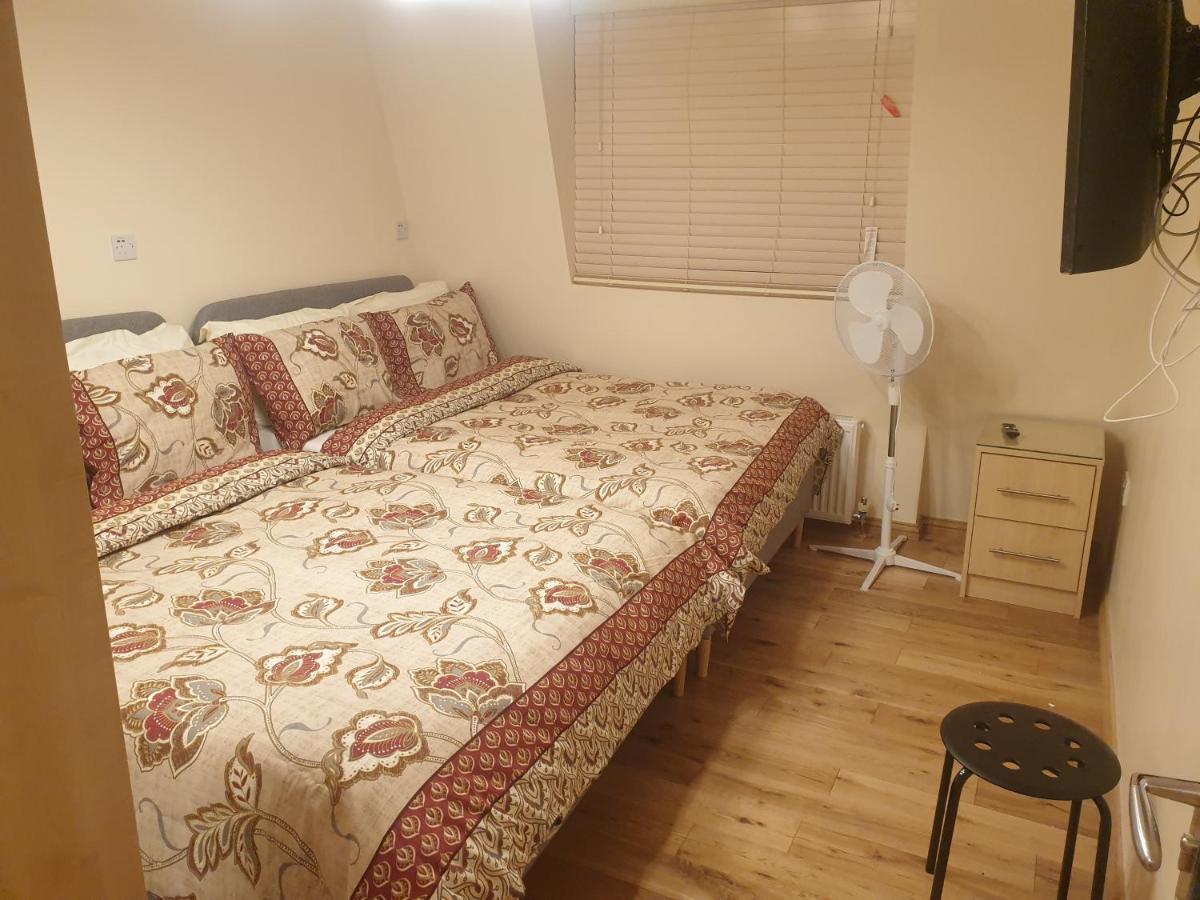 London Luxury 3 Bedroom 2 Bathrooms Flat 1 Min To Redbridge Station Free Parking & Wifi Wanstead Esterno foto