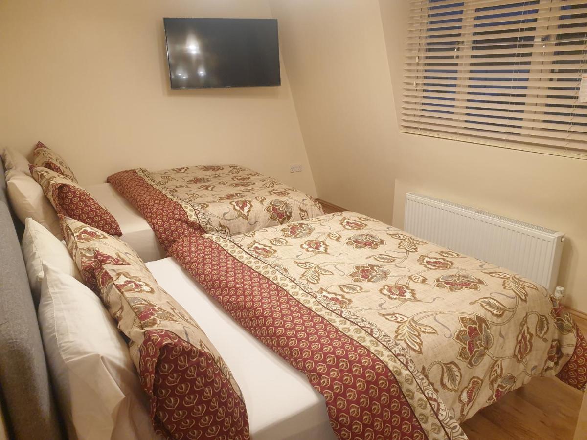 London Luxury 3 Bedroom 2 Bathrooms Flat 1 Min To Redbridge Station Free Parking & Wifi Wanstead Esterno foto