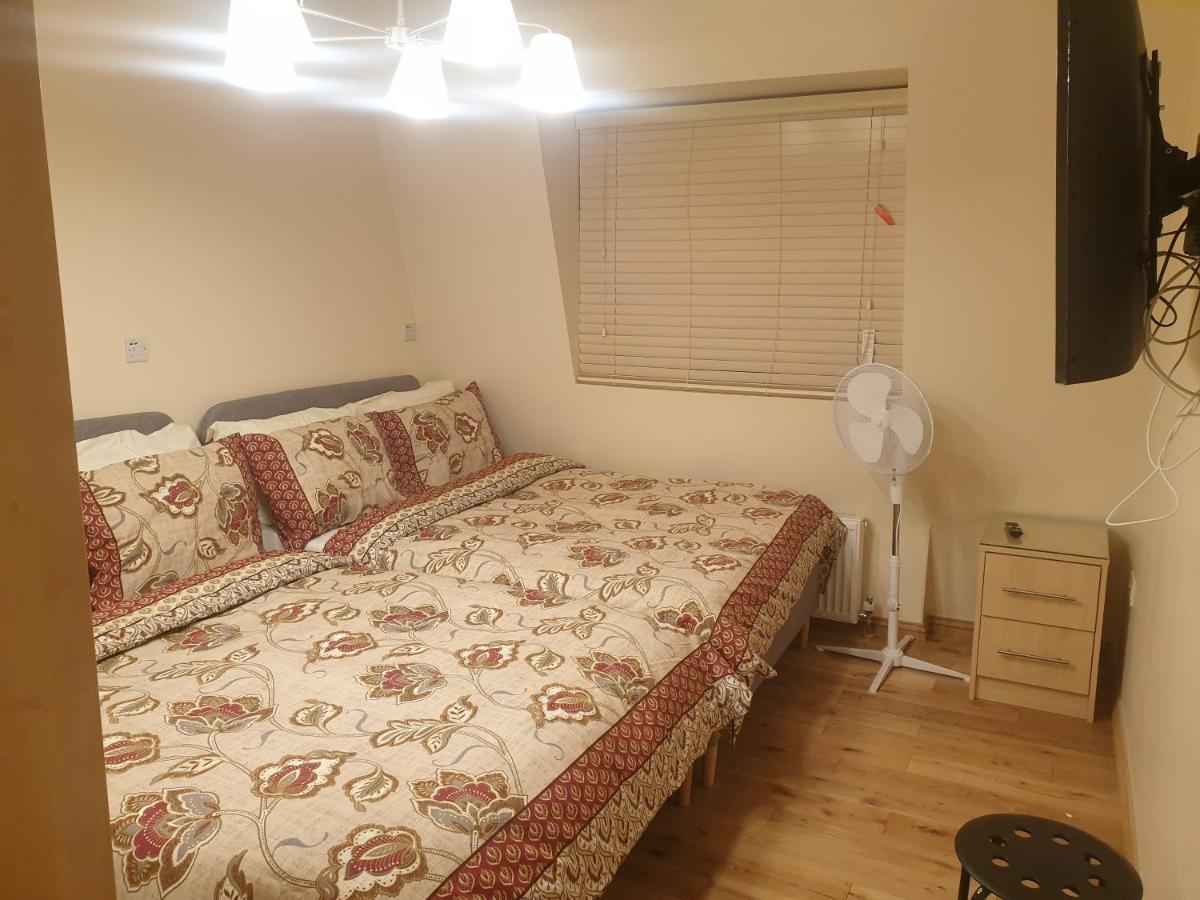 London Luxury 3 Bedroom 2 Bathrooms Flat 1 Min To Redbridge Station Free Parking & Wifi Wanstead Esterno foto