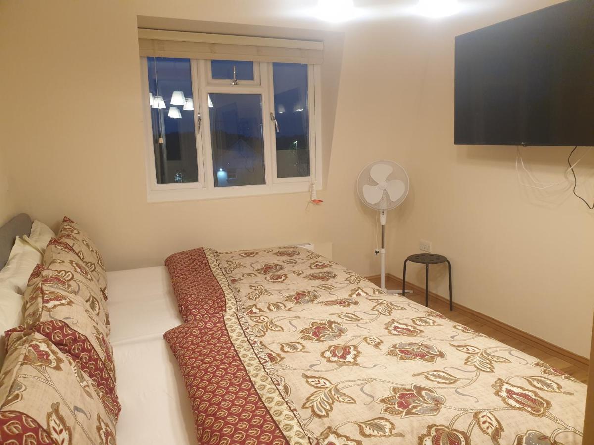 London Luxury 3 Bedroom 2 Bathrooms Flat 1 Min To Redbridge Station Free Parking & Wifi Wanstead Esterno foto