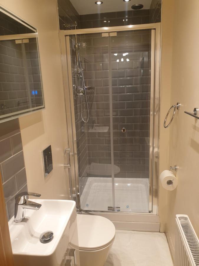 London Luxury 3 Bedroom 2 Bathrooms Flat 1 Min To Redbridge Station Free Parking & Wifi Wanstead Esterno foto