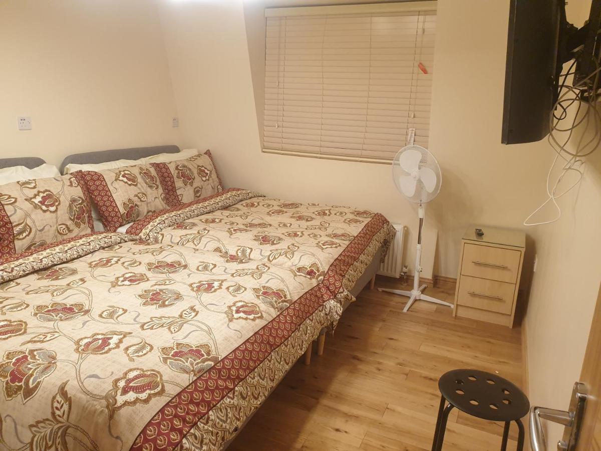 London Luxury 3 Bedroom 2 Bathrooms Flat 1 Min To Redbridge Station Free Parking & Wifi Wanstead Esterno foto